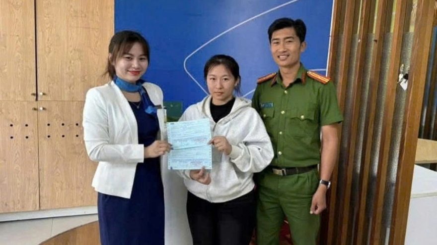 Nữ công nhân ở Quảng Ngãi trả lại 550 triệu đồng do người khác chuyển nhầm